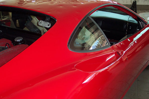 Starke Hagelbeschädigung auf einem Autodach, Foto von Dellenteam-Mitglied CAR-REP-Profiteam Denk