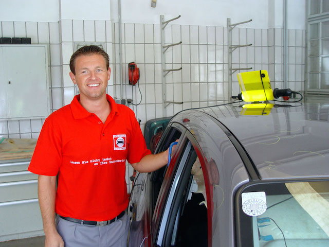 Dellenteam-Gründer Reinhart Clark in seiner Werkstatt