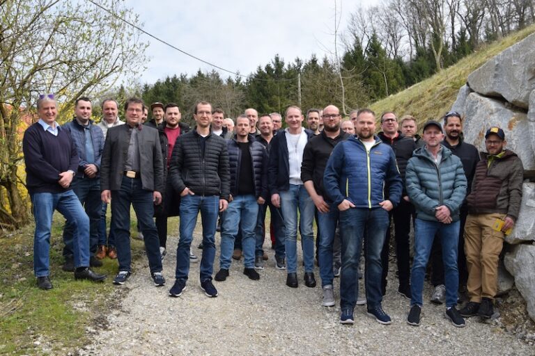 Dellenteam: Foto der Teilnehmer und Veranstalter der Re-Zertifizierungsprüfung für Dellentechniker 2024